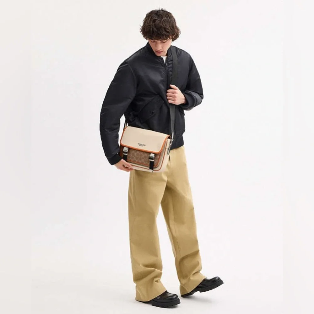 NWT！COACH RACER MESSENGER IN COLORBLOCK SIGNATURE（COACH CAJ79）holiday gift